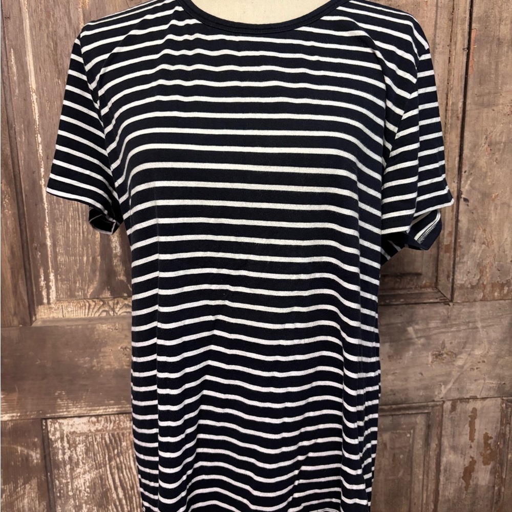 ⭕️Black and White Striped T-Shirt